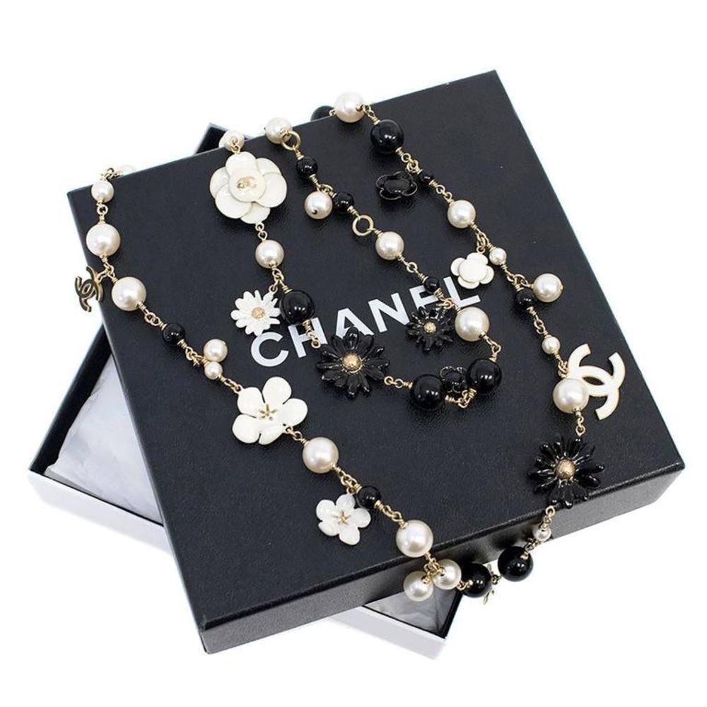 ISO (not for sale) Chanel 10p Necklace